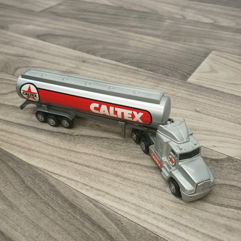 1995 New Ray CALTEX Tanker Semi Truck & Trailer Plastic Total Length 8 1/2"